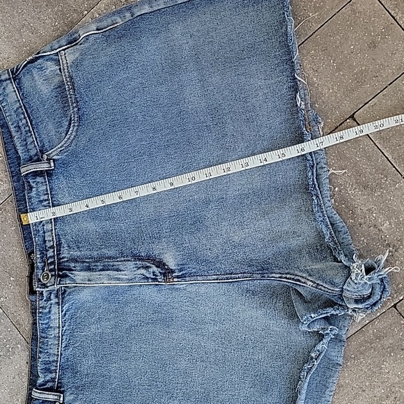 PrettyLittleThing Denim Blue Women's Shorts Frayed Hem Sz 26 - Picture 5 of 5